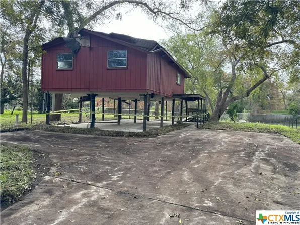 524 Turtle Ln, Seguin, TX 78155