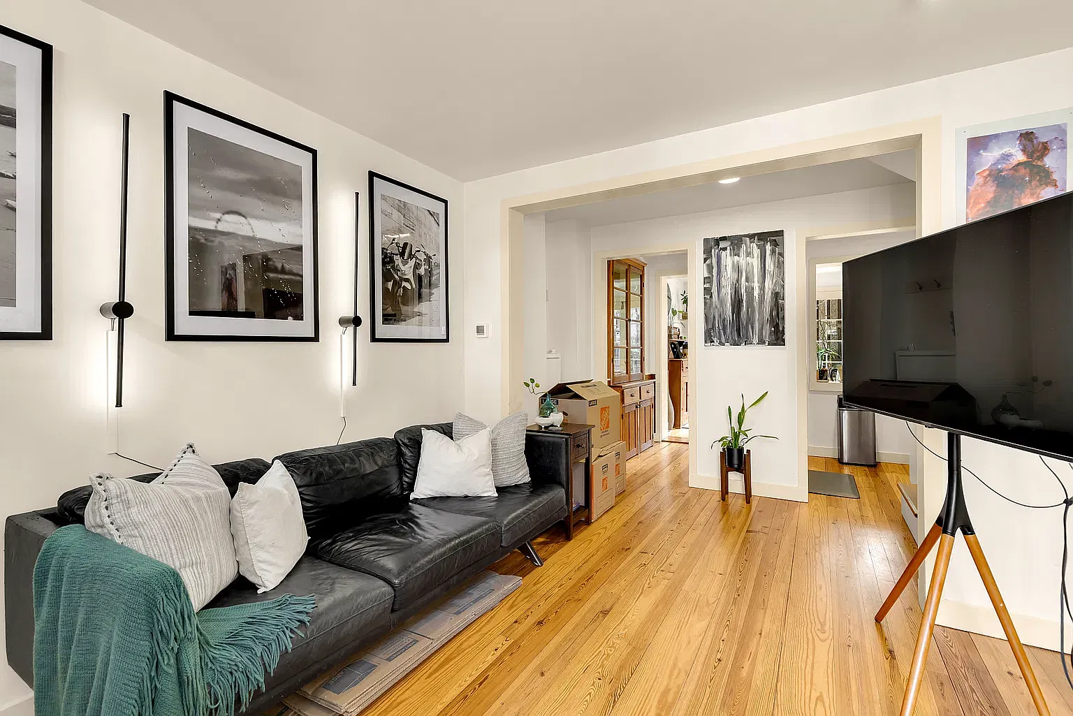 3 bed, 926 sqft, $2,350 — Photo 4