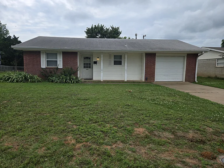Crest Dr — Photo 1