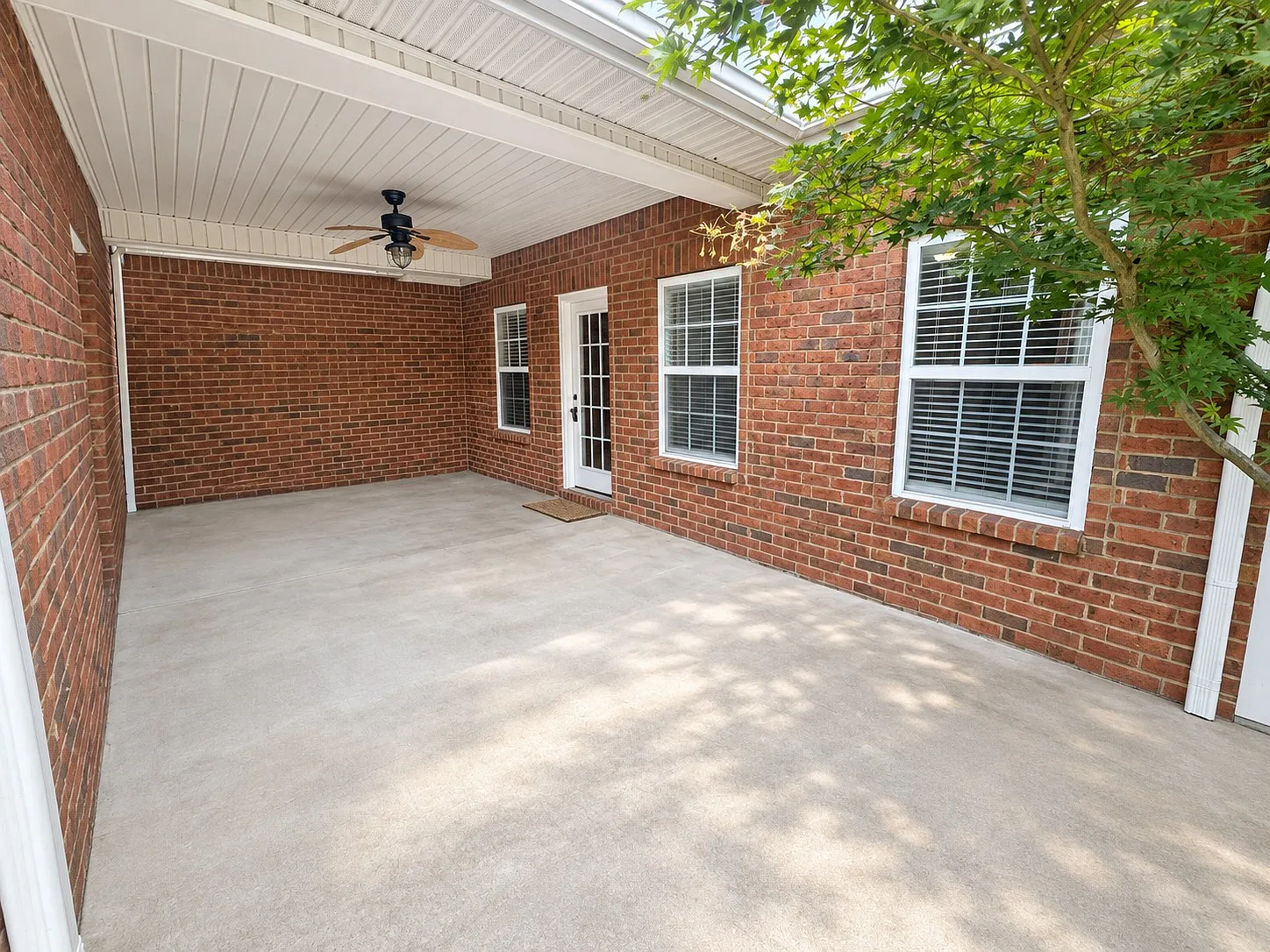 3 bed, 2.5 bath, 2232 sqft, $2,300 — Photo 4