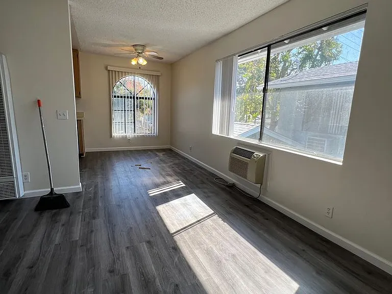 3440 Helix St — Photo 11