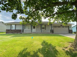 2134 Douglas St, Charleston, IL