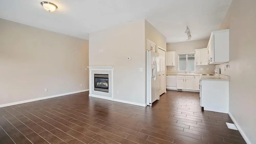 3 bed, 3.5 bath, 2149 sqft, $2,450 — Photo 4