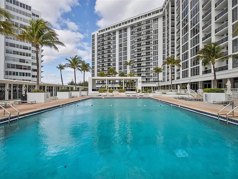 10275 Collins Ave #1530 — Photo 38