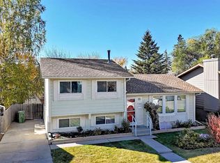 143 NE Deer Ridge Way SE, Calgary, AB T2J 5Y7