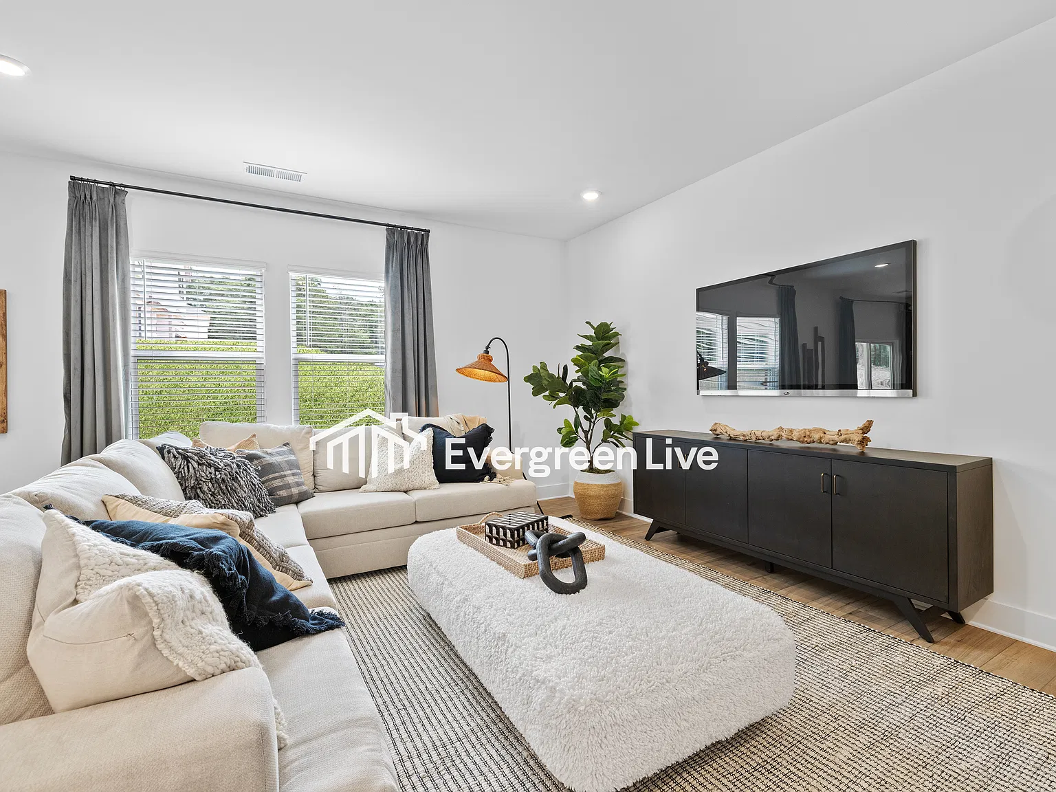 6 bed, 4.0 bath, 3010 sqft, $2,610 — Photo 4