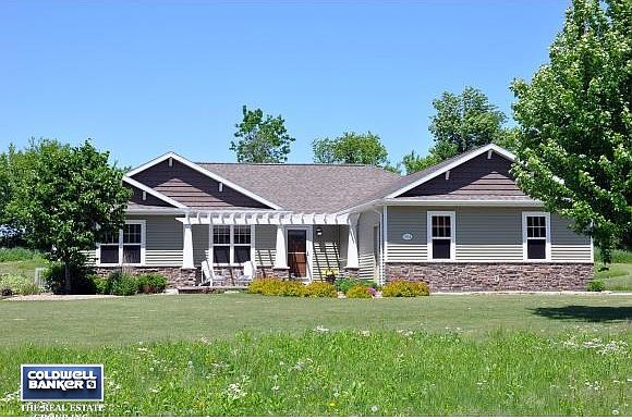 1 Owner Ranch on 1.5 Acre Lot