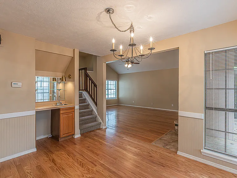 5203 Sutton Ct — Photo 7