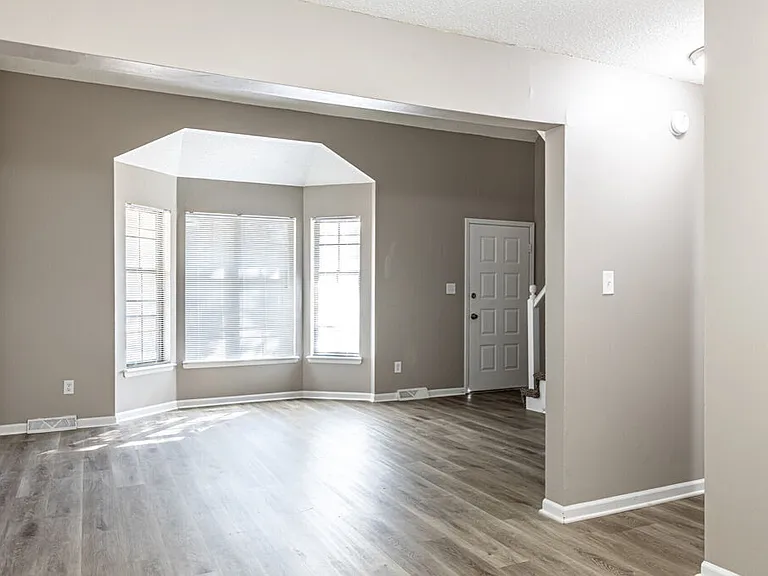 Holmesbrook Townhomes — Photo 9
