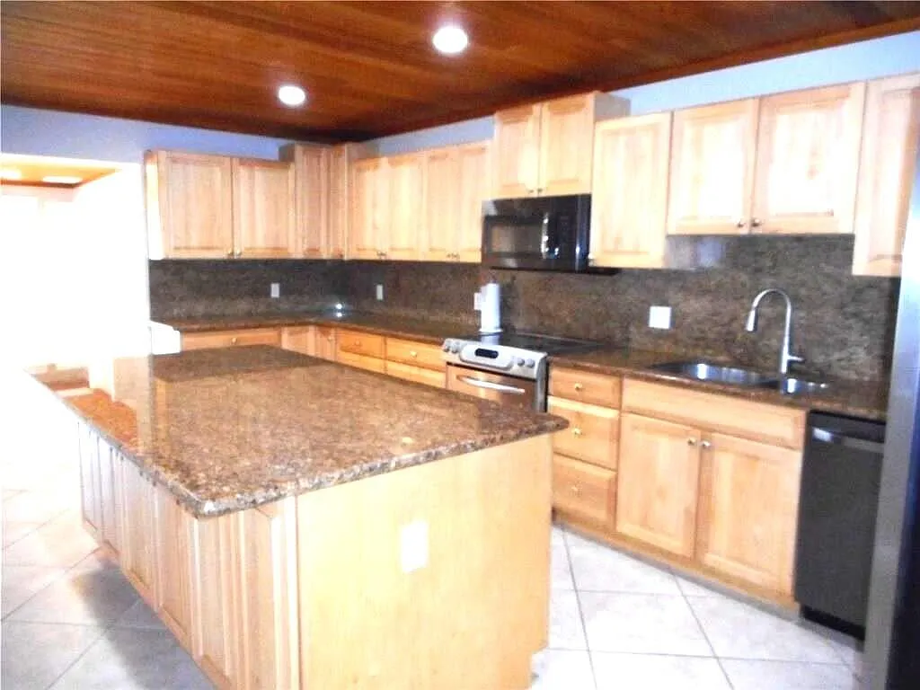 2 bed, 2.0 bath, 1728 sqft, $3,000 — Photo 4
