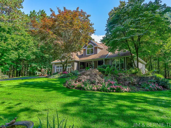 4580 N Lakeshore Dr, Holland, MI 49424