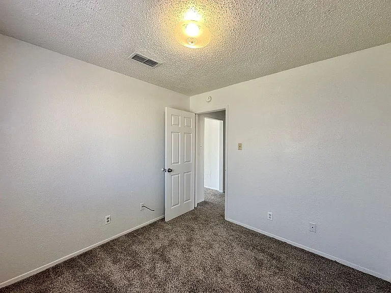 2105 Creekwood Dr — Photo 29