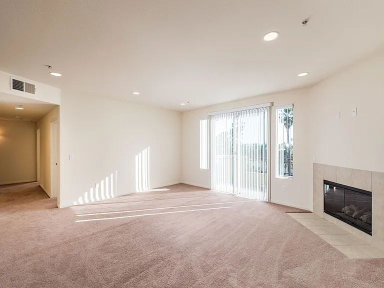 Glenoaks Villas — Photo 7