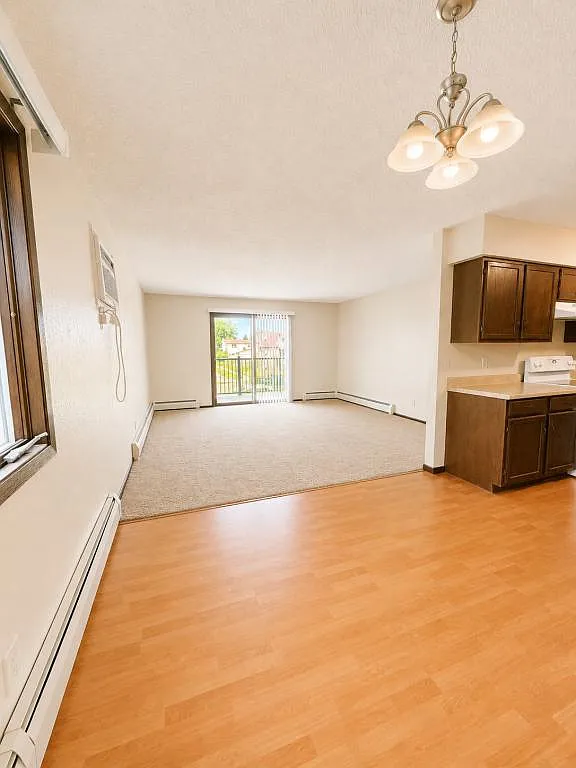 1025 Laramie Dr — Photo 3