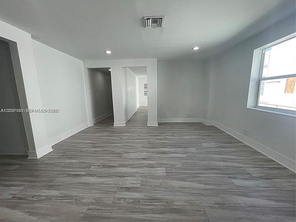 3rd image of 1522 SW 10th St