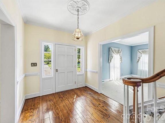 3rd image of 525 East St