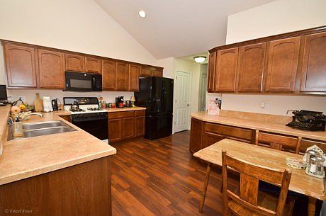 2nd image of 626 Handel Ln #3B