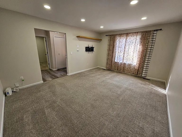 23434 Haynes St — Photo 7