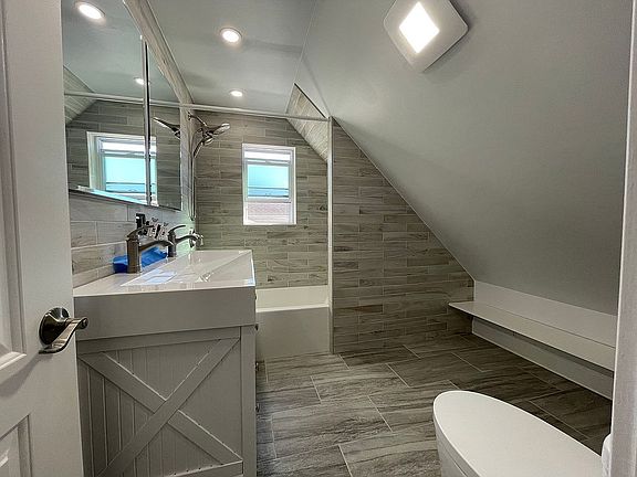 Master bathroom 