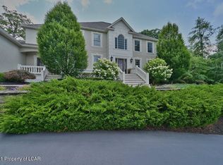 25 Kipling Dr, Moosic, PA 18507