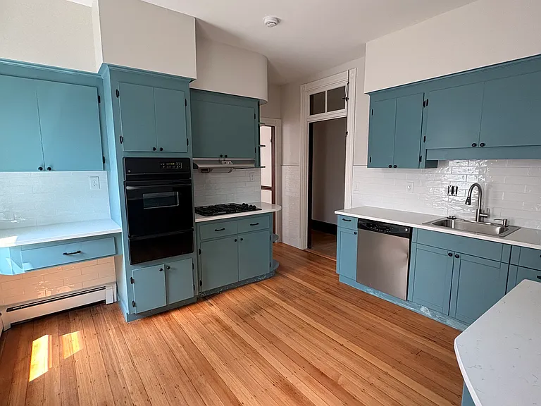 14 Adelaide St #1 — Photo 4