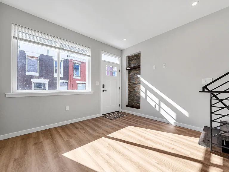 2637 W Sterner St — Photo 17