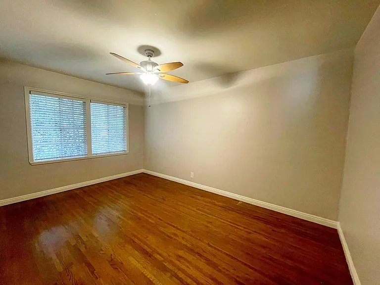 5736 Kester Ave — Photo 11