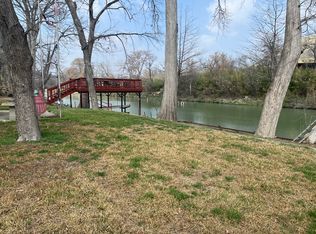 126 Erskine Ferry Rd, Seguin, TX 78155