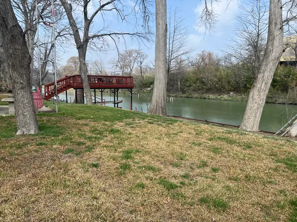 126 Erskine Ferry Rd, Seguin, TX 78155