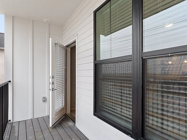Pearson - 1 Bed / 1 Bath - 909-945 Sq.Ft.