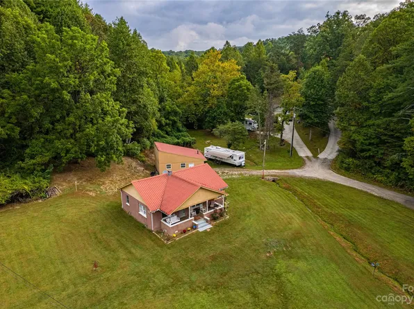 37 Bytha Way, Whittier, NC 28789