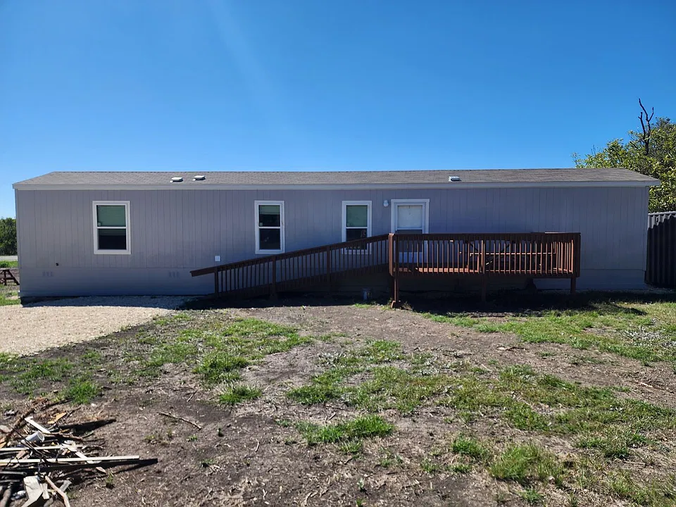200 County Road 2600