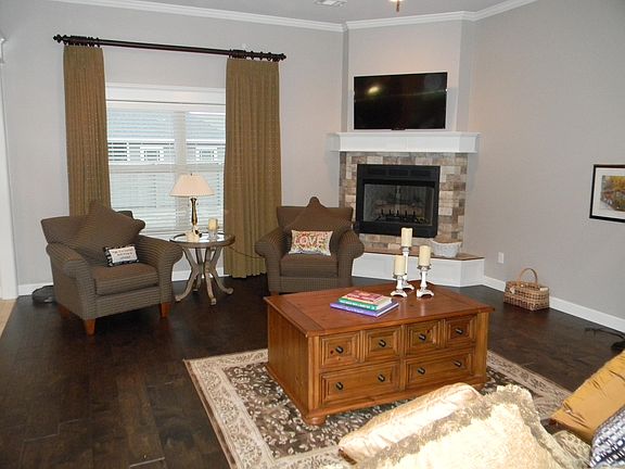 5th image of 809 Lindsey Ln