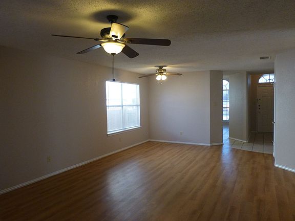 4th image of 1218 Garden Path Dr