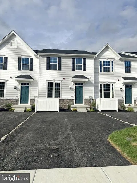 3 bed, 2.5 bath, 1960 sqft, $2,950 — Photo 1