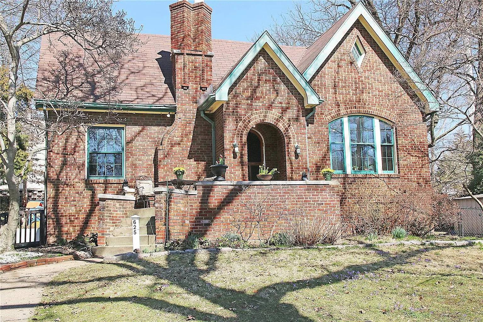 625 County Hills Dr photo 1