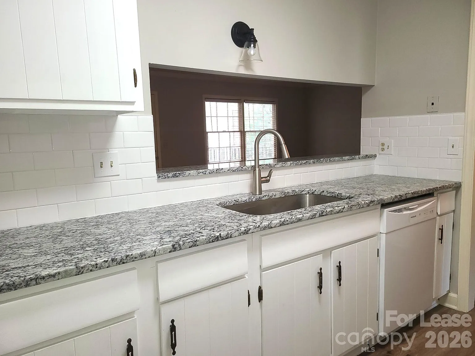 1 bed, 1.0 bath, $1,325 — Photo 2