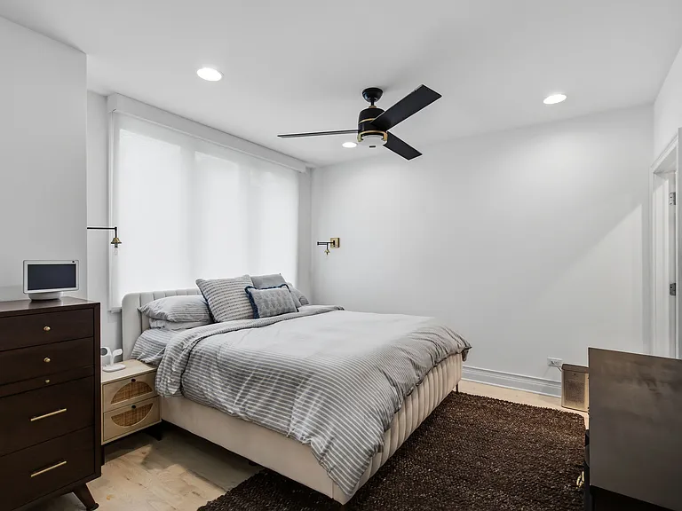 2237 W Madison St #5 — Photo 11