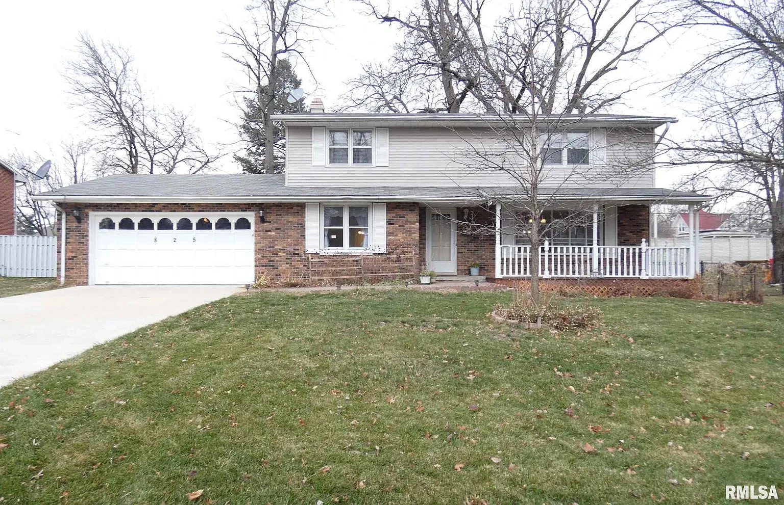 825 W Kensington Dr photo 1