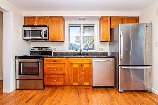 4th image of 31 Putnam St #31