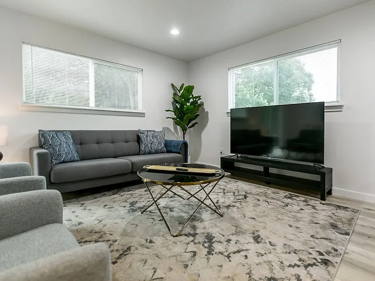 Reicher Dr — Photo 25
