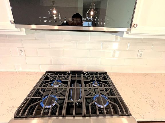 5th image of 236 N Laverne Ave