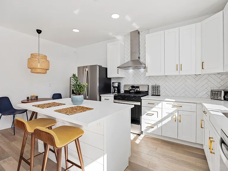 404 N Grant Ave — Photo 3