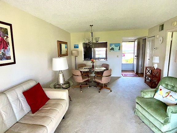 2nd image of 1420 Oakhill Dr #104