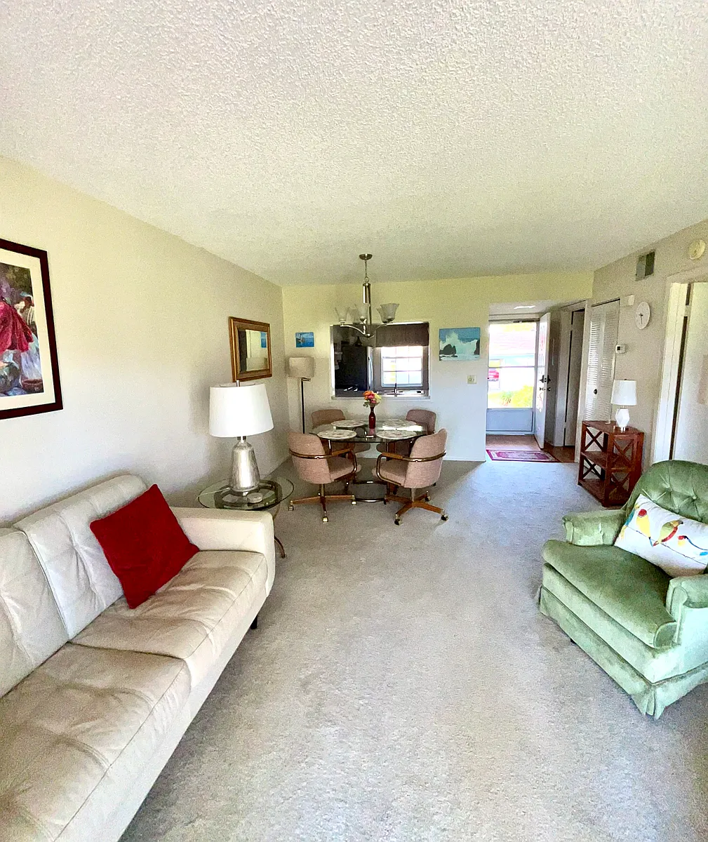 Building Photo - 1420 Oakhill Dr #104