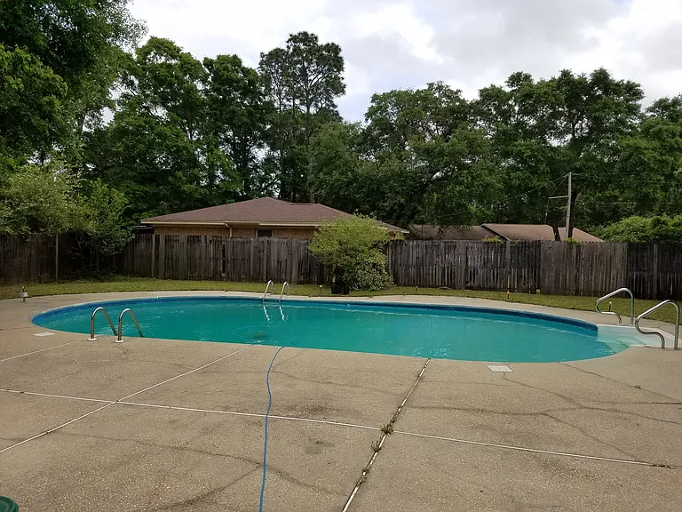 Charter Oaks Dr — Photo 2