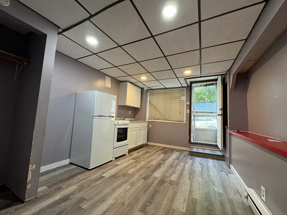 Building Photo - 92 Fairview St #1