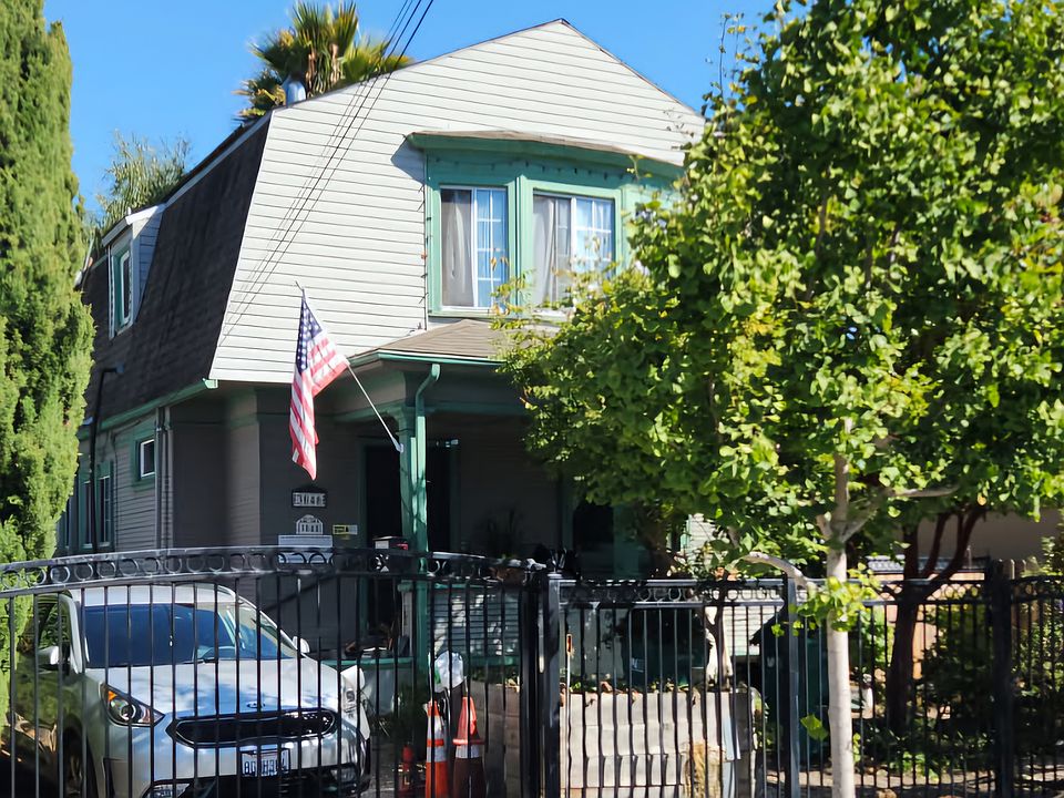 Street view house in front.
