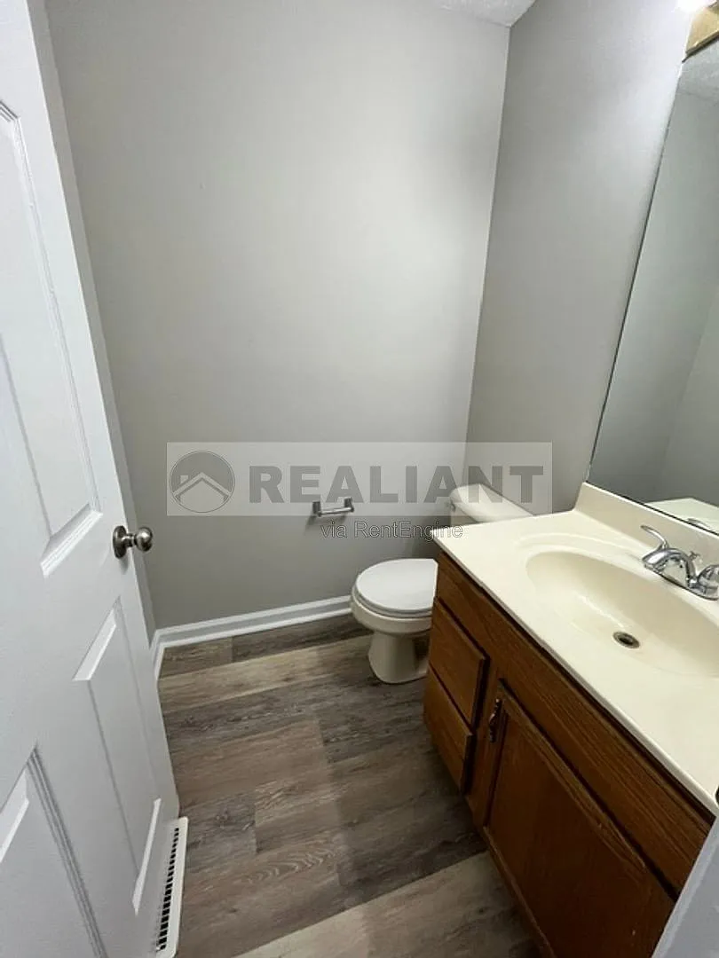 3 bed, 2.5 bath, 1438 sqft, $1,695 — Photo 4