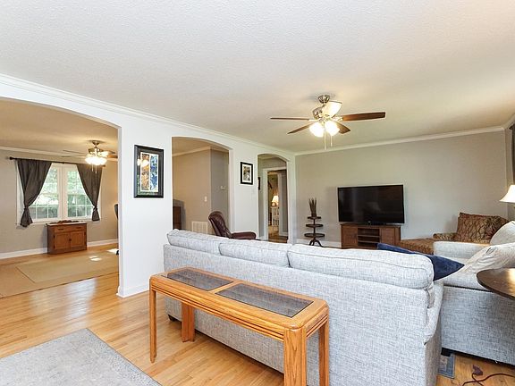 5th image of 303 Fairhaven Dr
